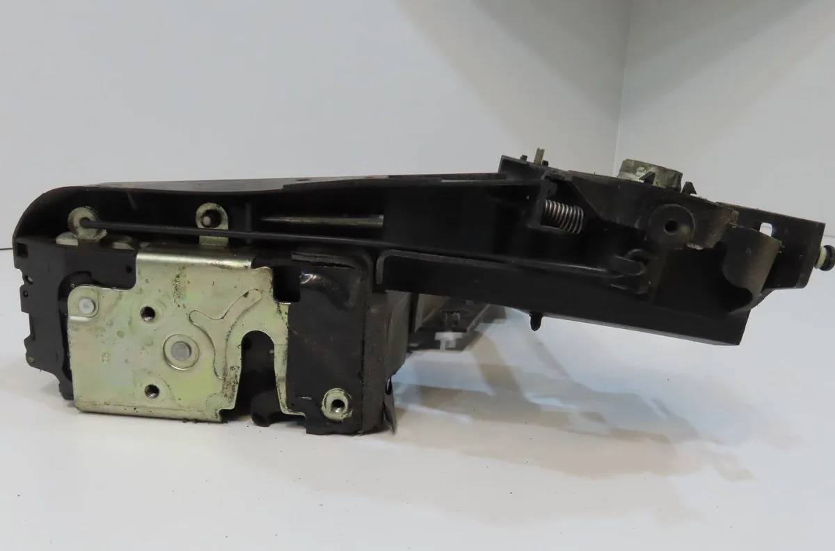 Serrure porte avg Ford FIESTA V (JH_, JD_) 1.4 tdci (2001-2008) 5 portes occasion
