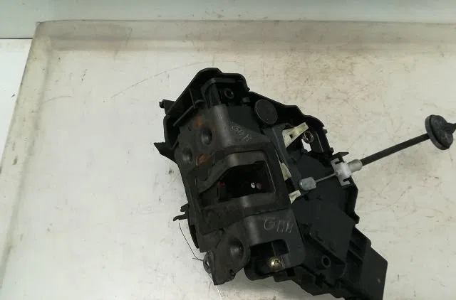 Serrure porte avg Ford FOCUS II (DA_, HCP, DP) 1.8 tdci (2005-2012) occasion