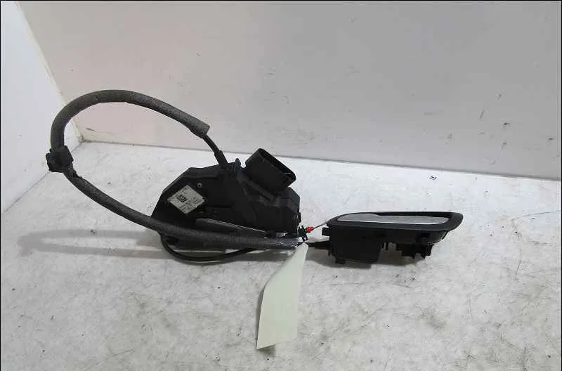 Serrure porte avg FORD FOCUS III occasion