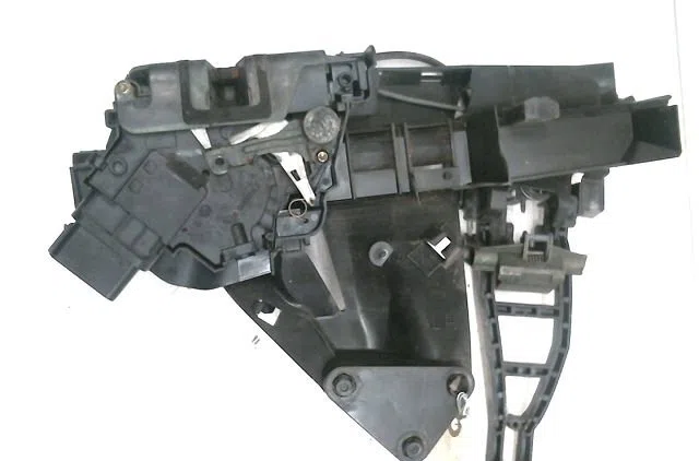 Serrure porte avg FORD FOCUS occasion