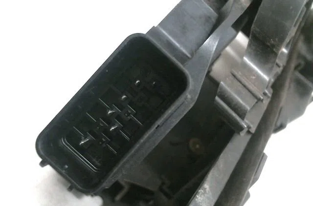Serrure porte avg FORD FOCUS occasion