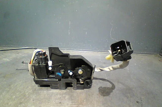 Serrure porte avg HYUNDAI GETZ Phase 1 09-2002--11-2005 occasion