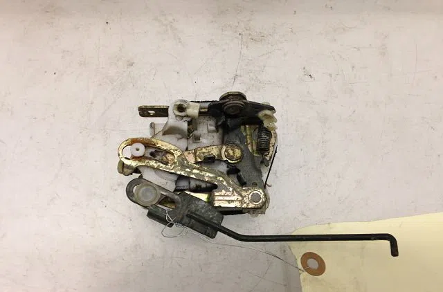 Serrure porte avg Hyundai PONY I (X-3) 1.5 i 12v (1994-2000) occasion