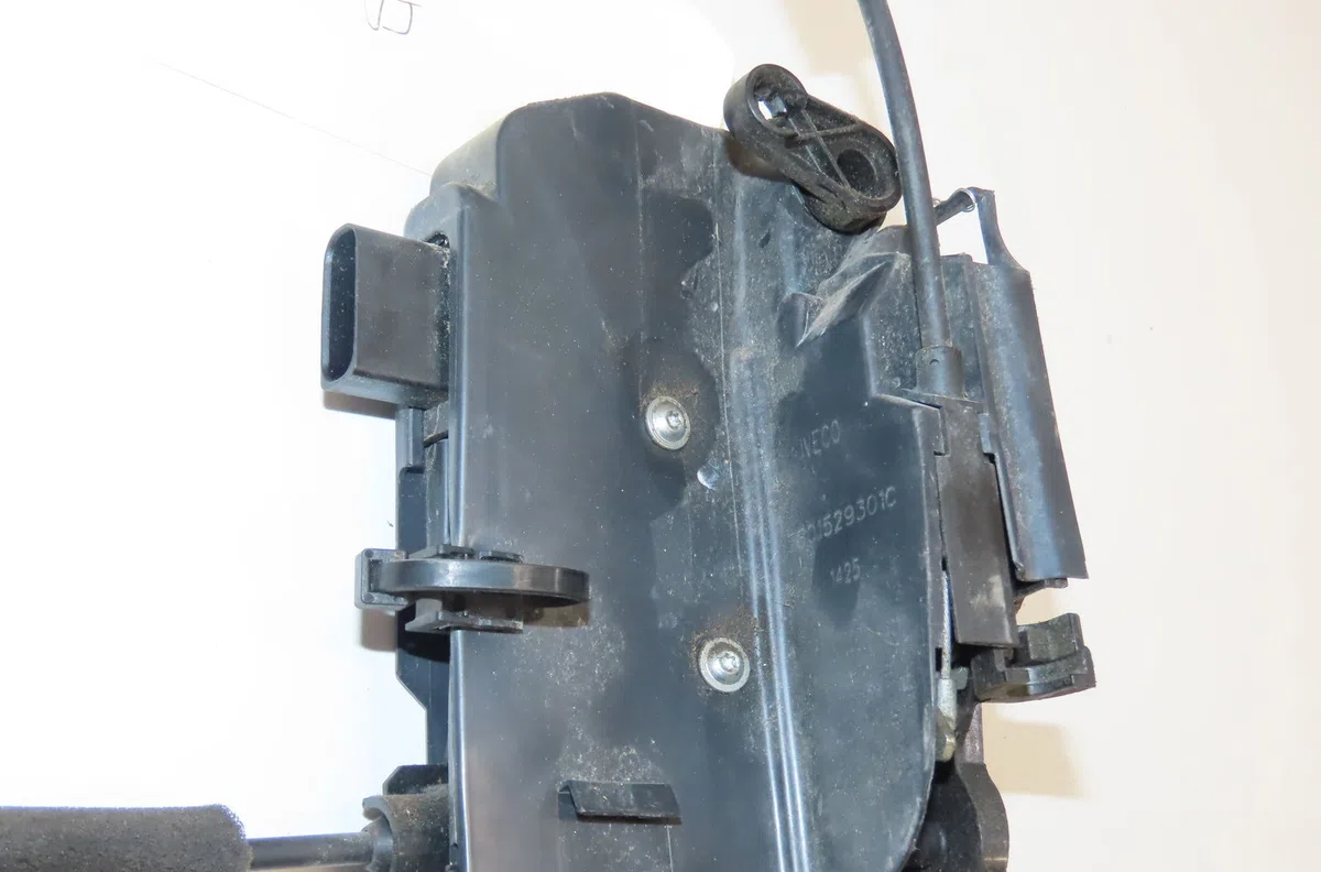 Serrure porte avg Iveco DAILY VI Camion plate-forme-Châssis 35s18, 35c18, 40c18, 50c18, 60c18, 65c18, 70c18 (2016) occas