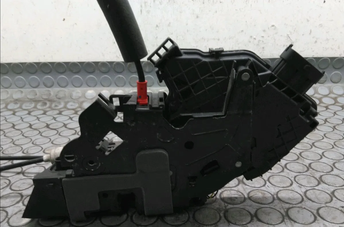Serrure porte avg LAND ROVER DISCOVERY SPORT 2015 occasion