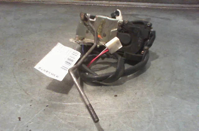 Serrure porte avg MAZDA PREMACY Phase 1 07-1999--06-2005 occasion