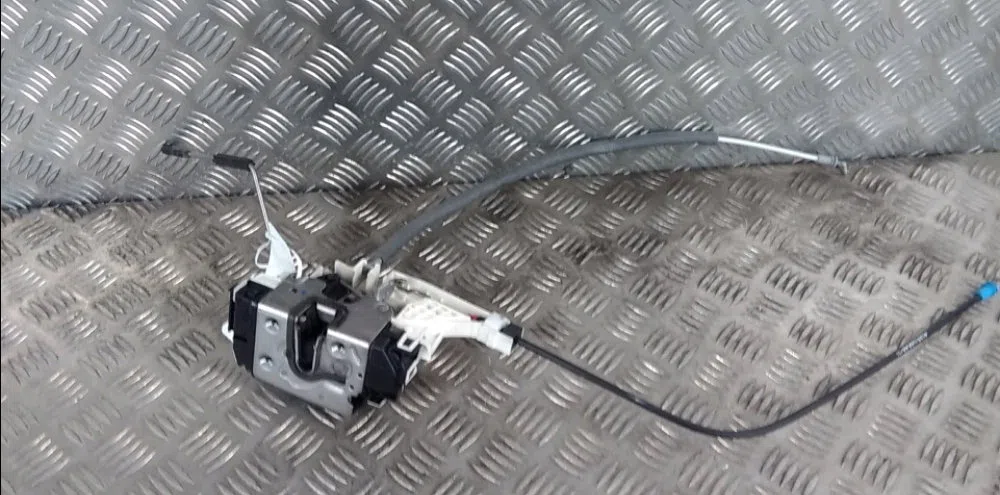 Serrure porte avg Mercedes-benz SPRINTER 3-t Camionnette (B906) 210 cdi (906.611, 906.613) (2009) occasion