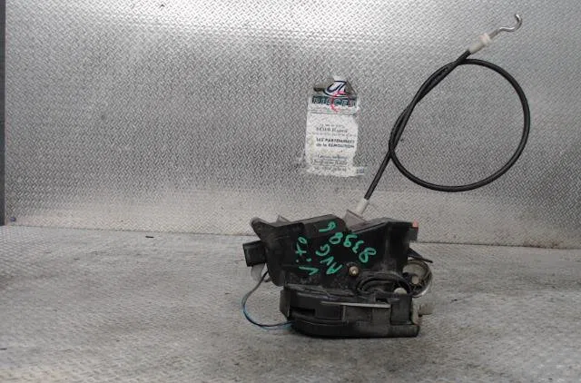 Serrure porte avg Mercedes-benz VITO - MIXTO Camionnette (W639) 109 cdi (639.601, 639.603, 639.605) (2003) occasion