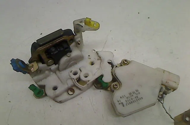 Serrure porte avg NISSAN ALMERA occasion