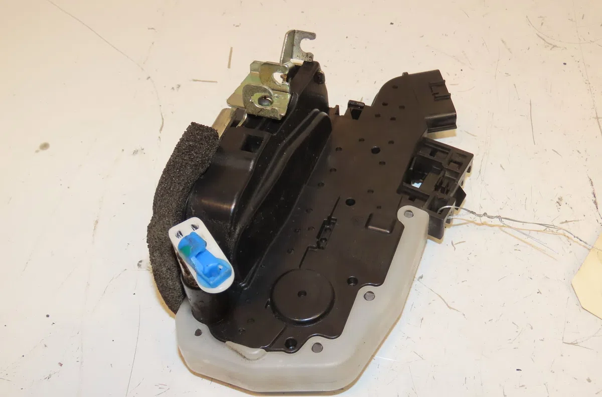 Serrure porte avg Nissan MICRA IV (K13K) 1.2 (2010-2015) occasion