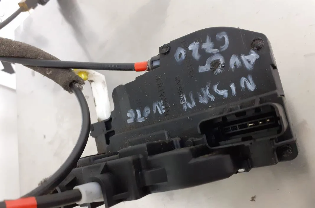 Serrure porte avg Nissan NOTE (E11, NE11) 1.5 dci (2010-2012) occasion