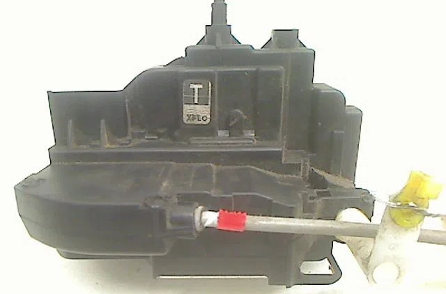 Serrure porte avg Nissan NOTE (E11, NE11) 1.5 dci (2010-2012) occasion