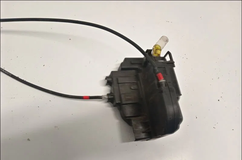 Serrure porte avg Nissan NOTE (E11, NE11) 1.6 (2006-2012) occasion