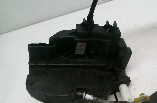 Serrure porte avg Nissan QASHQAI - QASHQAI 2 I (J10, NJ10, JJ10E) 1.5 dci (2010-2013) 5 portes occasion
