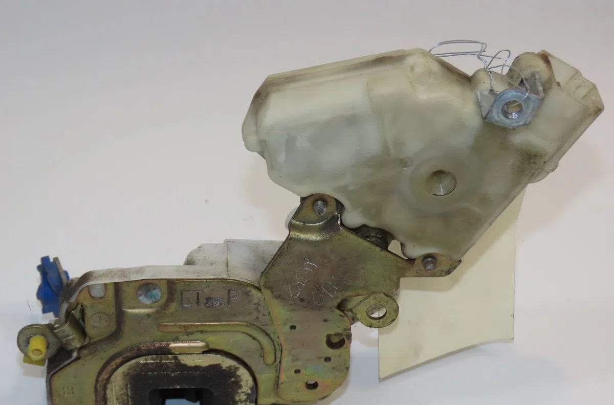 Serrure porte avg Nissan TERRANO II (R20) 2.7 tdi 4wd (1996-2007) occasion