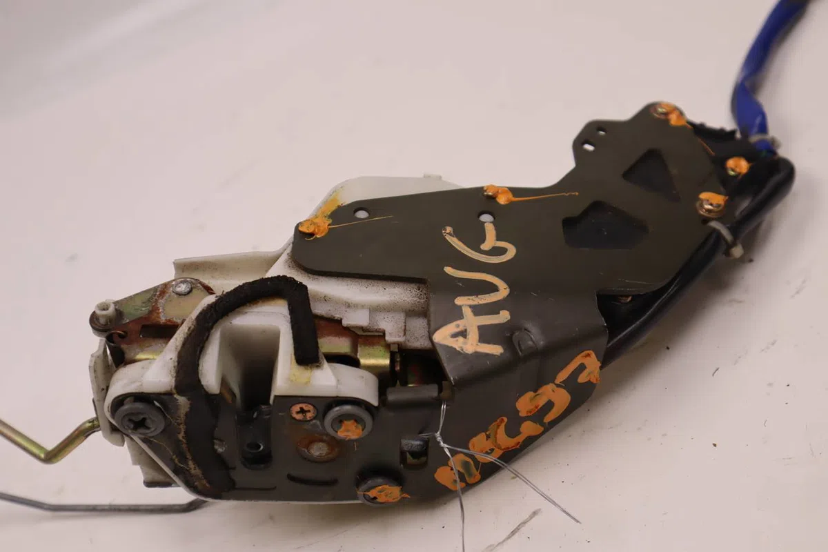 Serrure porte avg Opel AGILA (A) (H00) 1.2 16v (f68) (2000-2007) occasion