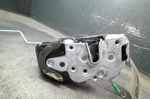 Serrure porte avg Opel ASTRA J (P10) 1.6 cdti (68) (2013-2015) occasion