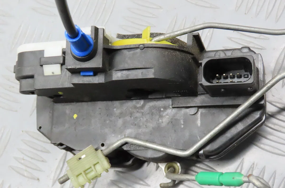 Serrure porte avg Opel ASTRA J (P10) 2.0 cdti (68) (2009-2015) occasion