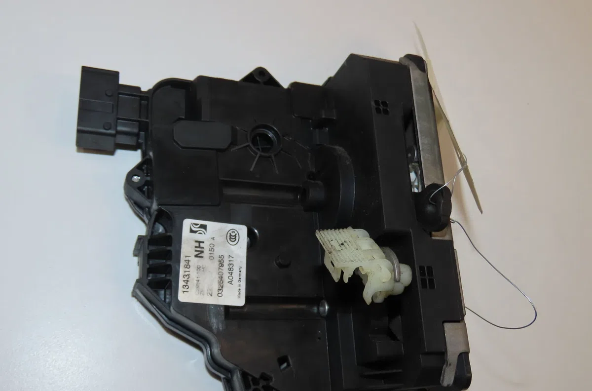 Serrure porte avg Opel CORSA E (X15) 1.3 cdti (08, 68) (2014) occasion