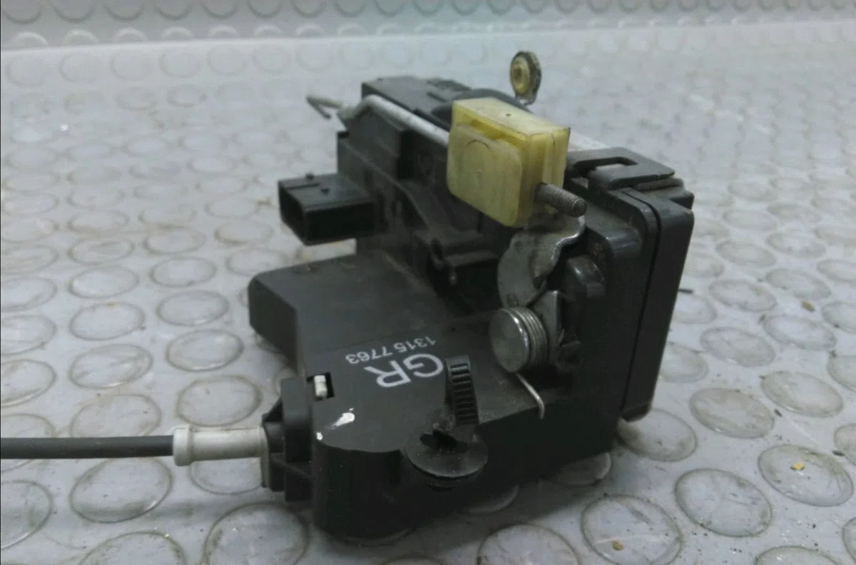 Serrure porte avg Opel VECTRA C Break (Z02) 1.9 cdti (f35) (2004-2009) occasion