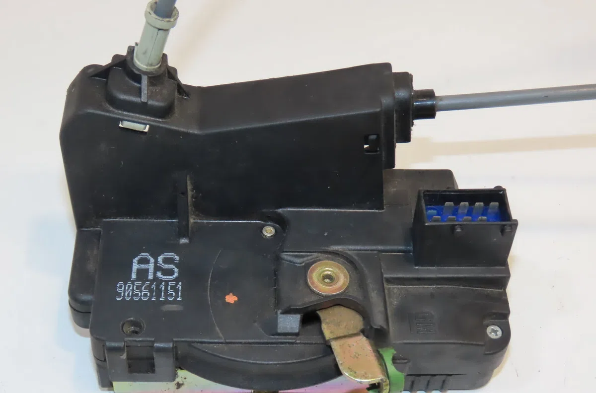 Serrure porte avg Opel ZAFIRA A Monospace (T98) 2.0 di 16v (f75) (1999-2005) 5 portes occasion