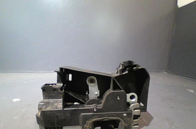 Serrure porte avg Opel ZAFIRA A Monospace (T98) 2.2 dti 16v (f75) (2002-2005) 5 portes occasion