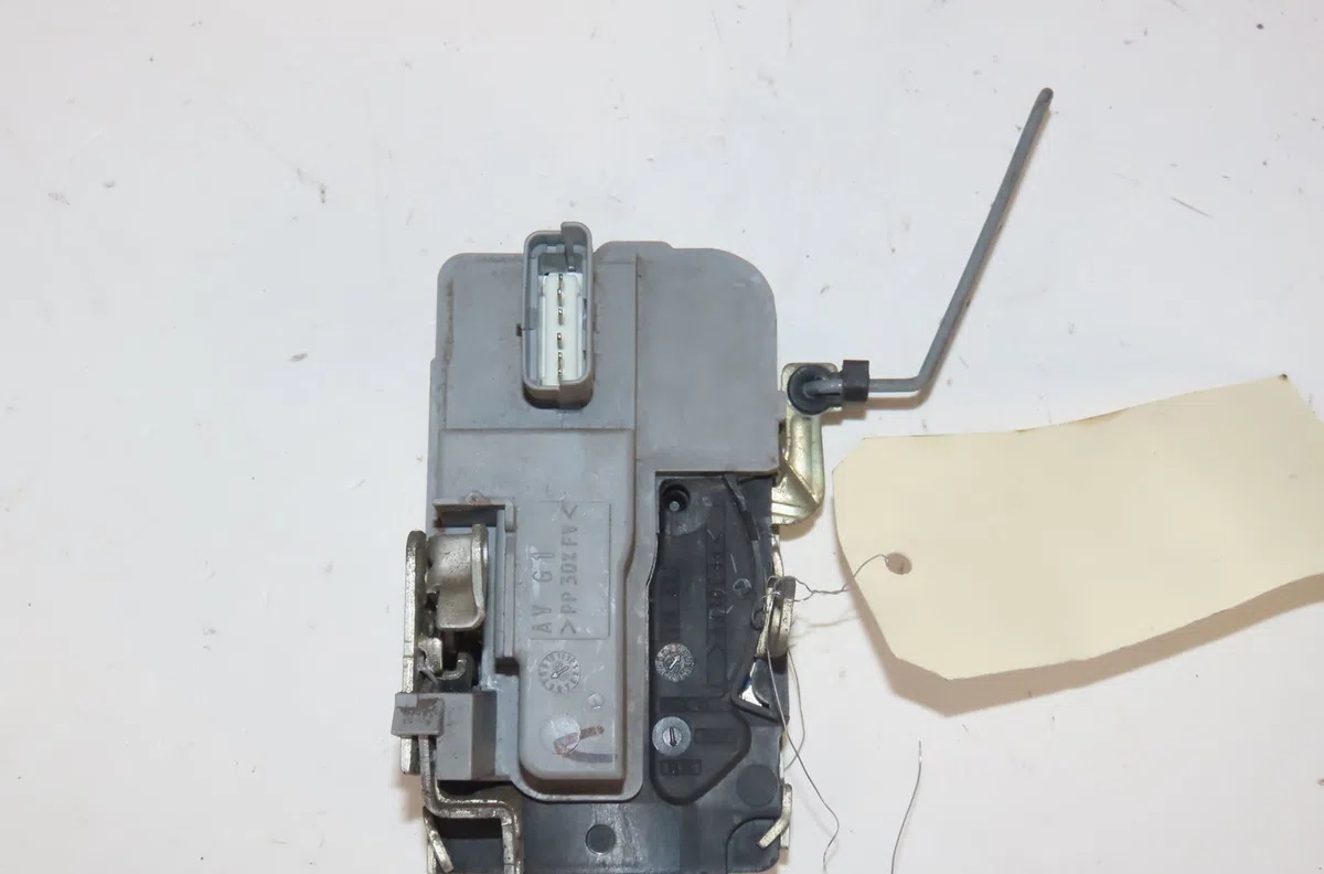 Serrure porte avg Peugeot 206 (2L_, 2M_) 1.4 i (2lkfwa, 2mkfwa) (2009-2013) 3 portes occasion