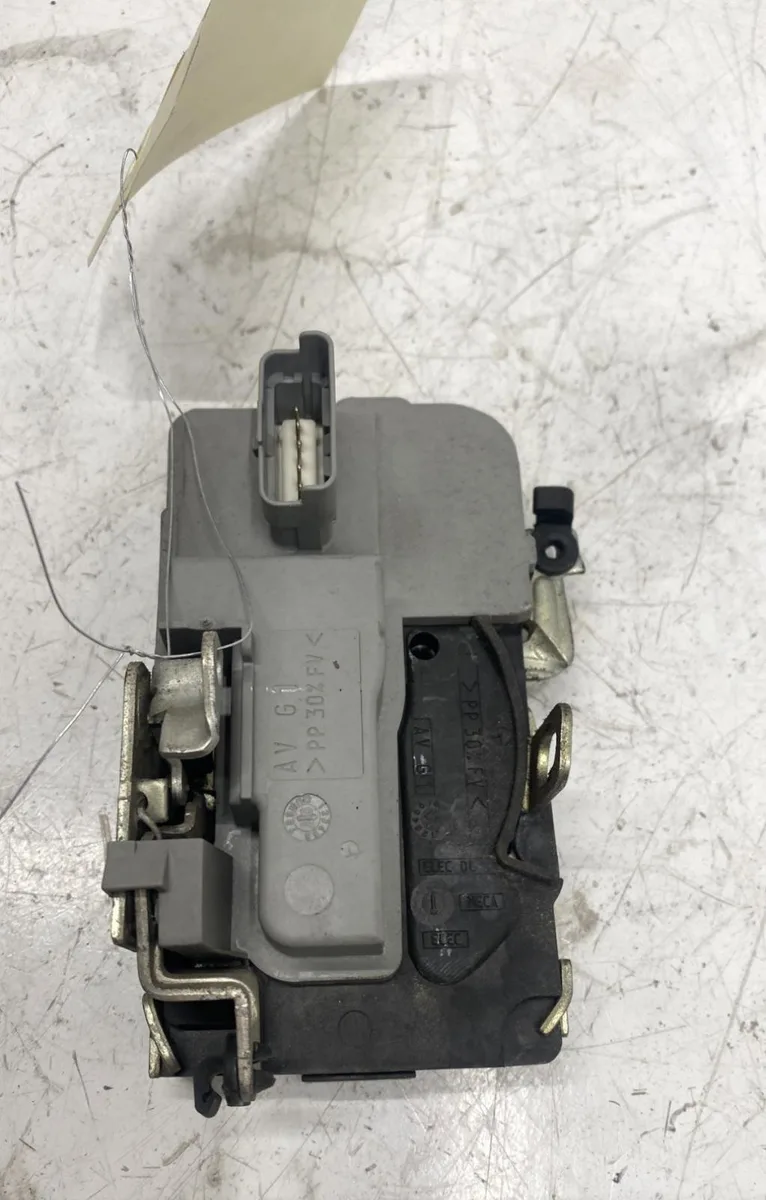 Serrure porte avg Peugeot 206 3-5 portes (2A-C) 1.4 i (1998-2012) 3 portes occasion