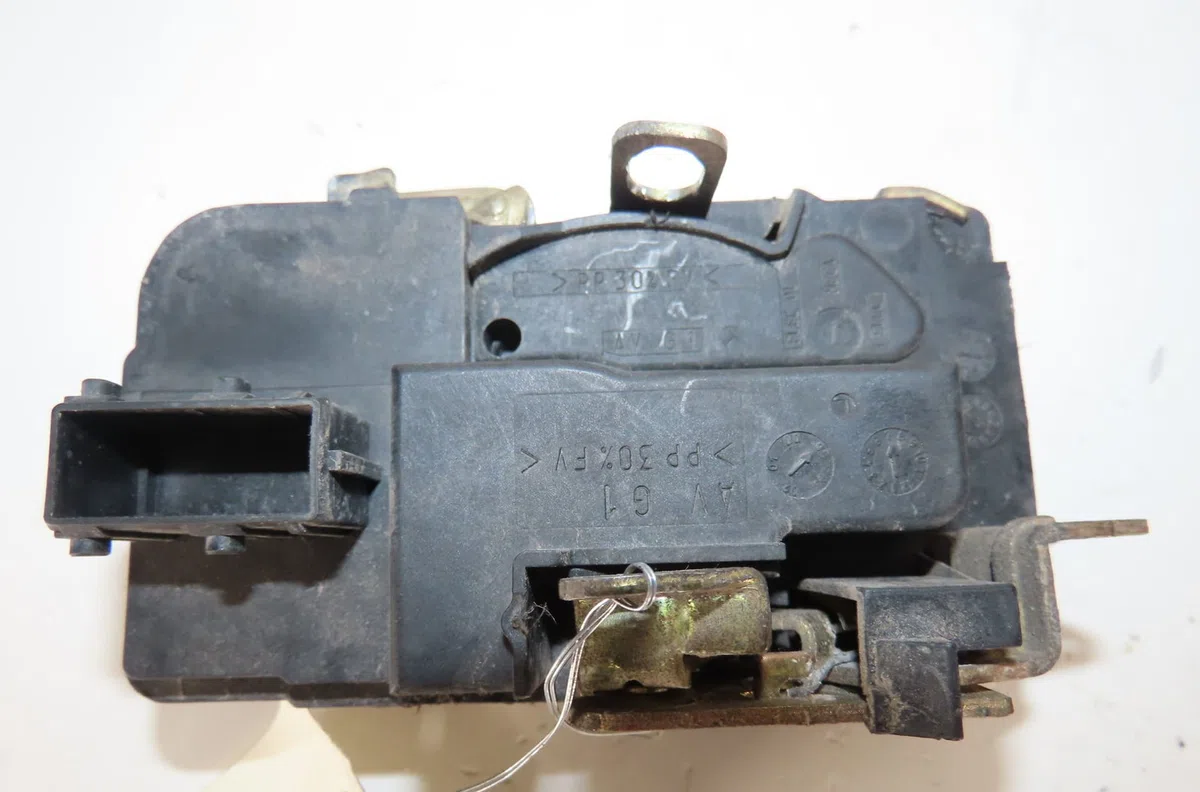 Serrure porte avg Peugeot 206 3-5 portes (2A-C) 1.9 d (1998-2001) 5 portes occasion