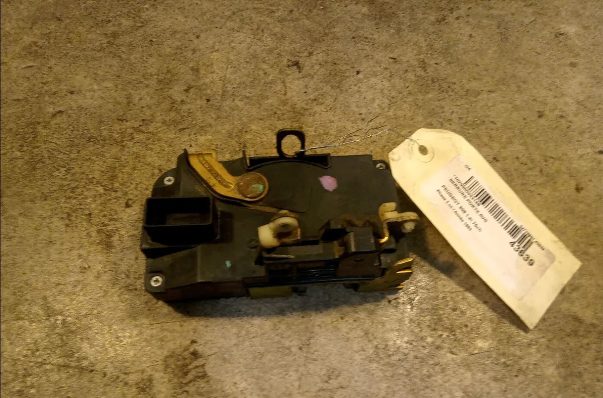 Serrure porte avg Peugeot 306 3-5 portes (7A, 7C, N3, N5) 1.4 (1993-2001) 5 portes occasion