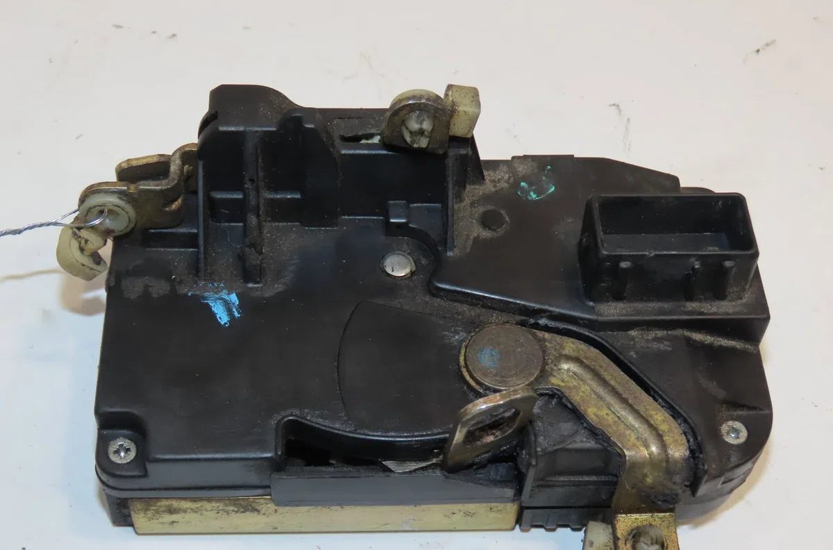 Serrure porte avg Peugeot 306 3-5 portes (7A, 7C, N3, N5) 1.9 d (1994-2001) occasion