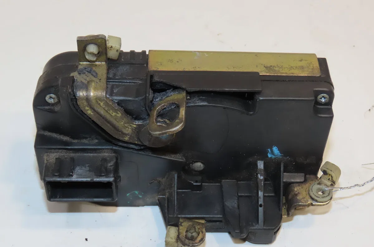 Serrure porte avg Peugeot 306 3-5 portes (7A, 7C, N3, N5) 1.9 d (1994-2001) occasion