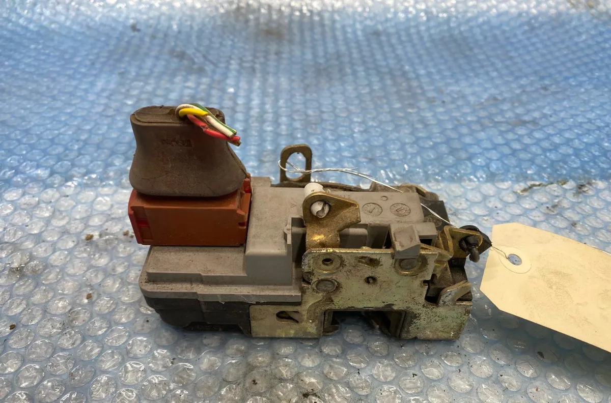 Serrure porte avg Peugeot 306 Break (7E, N3, N5) 1.9 d (1998-2002) occasion