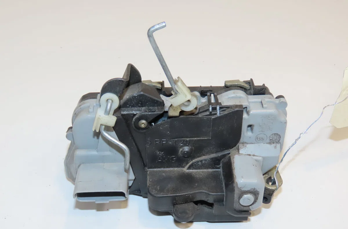 Serrure porte avg Peugeot 307 (3A-C) 2.0 hdi 90 (2000-2007) 5 portes occasion