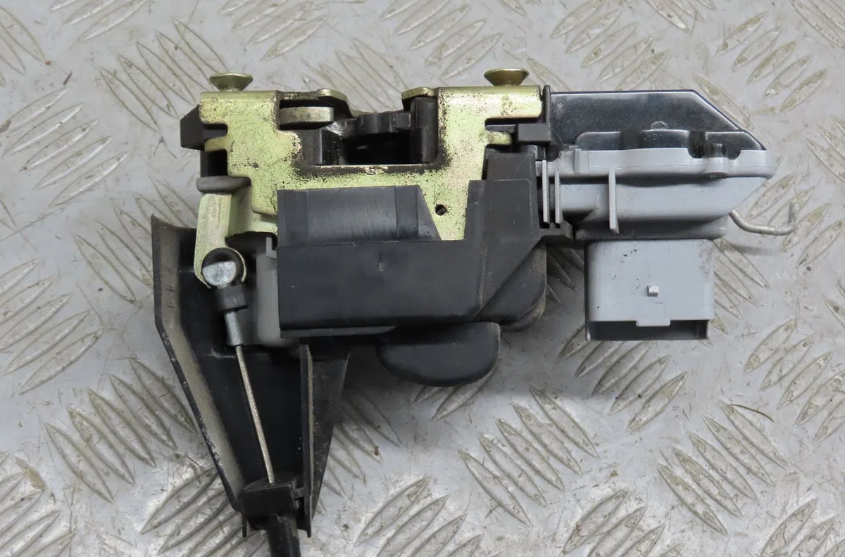Serrure porte avg Peugeot 307 SW (3H) 2.0 hdi 90 (2002-2008) occasion