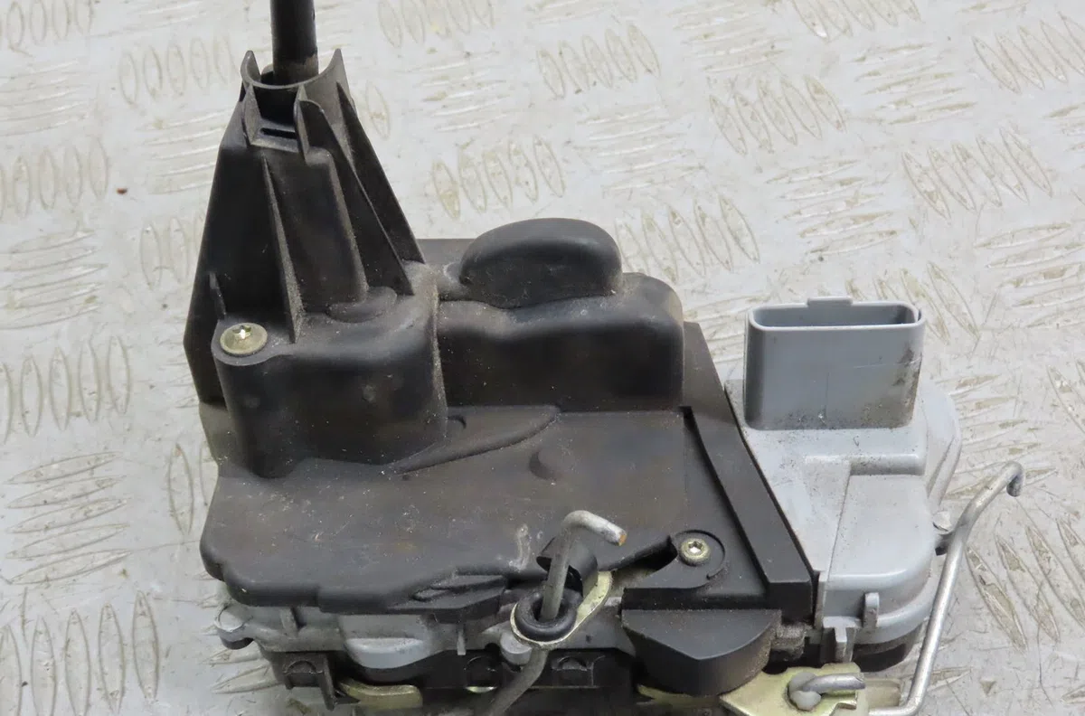 Serrure porte avg Peugeot 307 SW (3H) 2.0 hdi 90 (2002-2008) occasion
