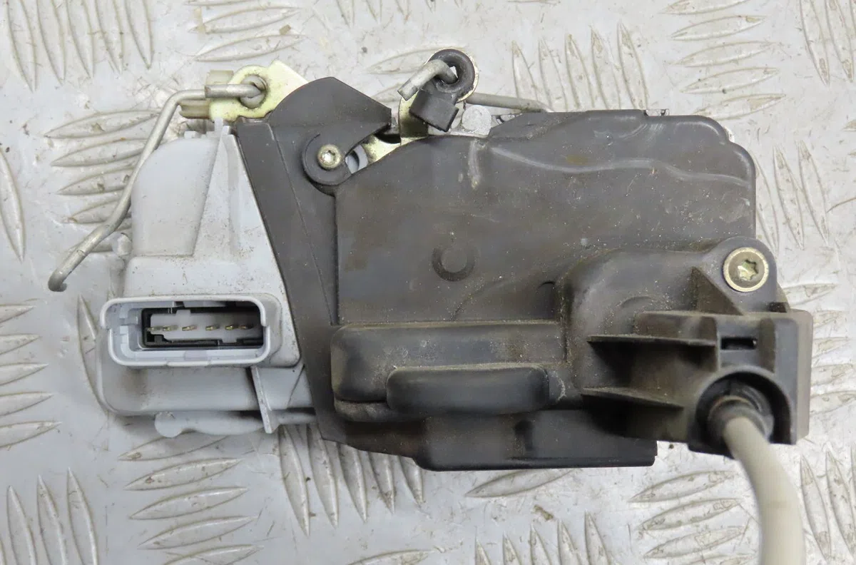 Serrure porte avg Peugeot 307 SW (3H) 2.0 hdi 90 (2002-2008) occasion