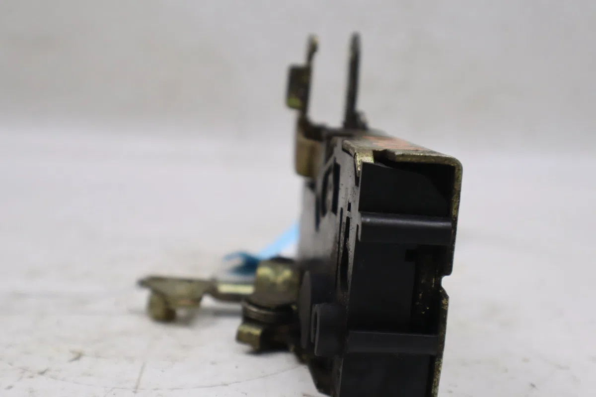 Serrure porte avg Peugeot 405 I (15B) 1.6 (1987-1992) occasion