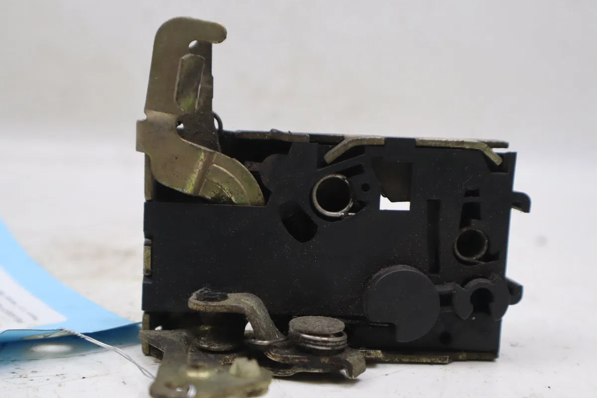 Serrure porte avg Peugeot 405 I (15B) 1.6 (1987-1992) occasion