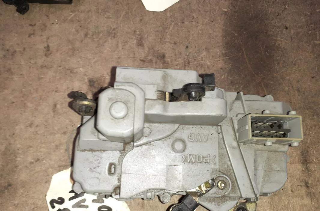 Serrure porte avg Peugeot 406 Break (8E-F) 1.9 td (1996-2004) occasion