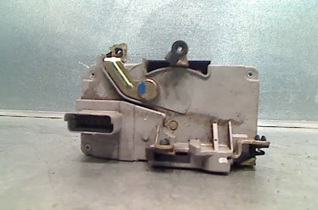 Serrure porte avg PEUGEOT 406 Phase 1 10-1995--04-1999 occasion