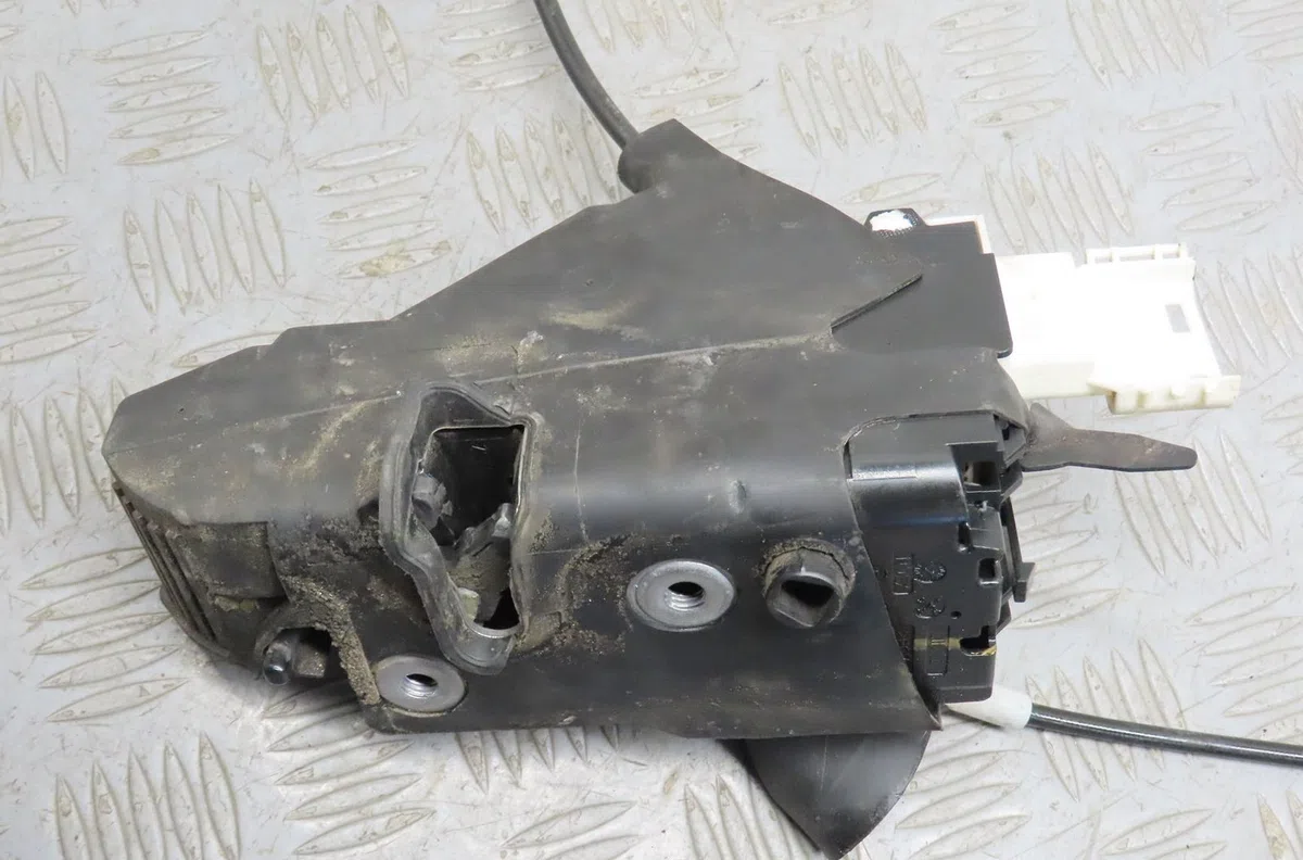 Serrure porte avg Peugeot 407 (6D_) 2.0 hdi (6drhrh) (2009-2010) occasion