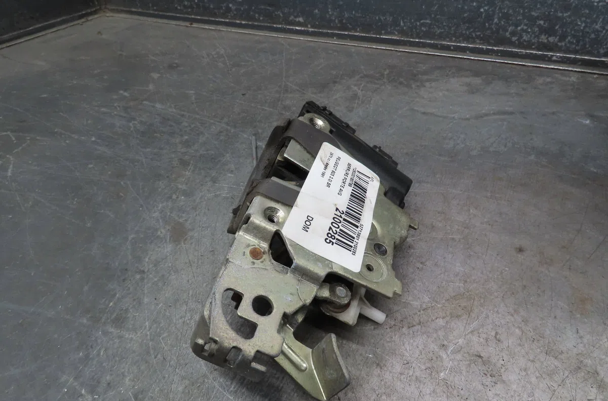 Serrure porte avg PEUGEOT 605 1991 occasion
