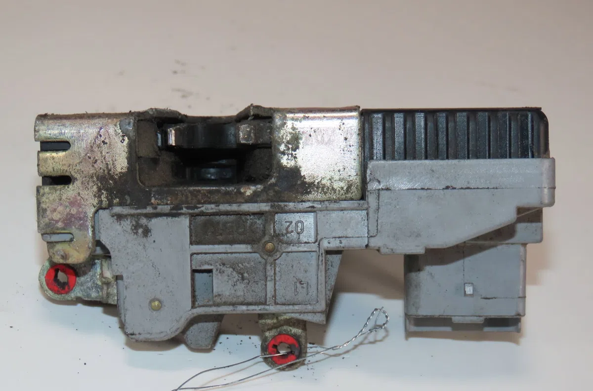 Serrure porte avg Peugeot EXPERT (224_) 2.0 hdi (2000-2006) occasion