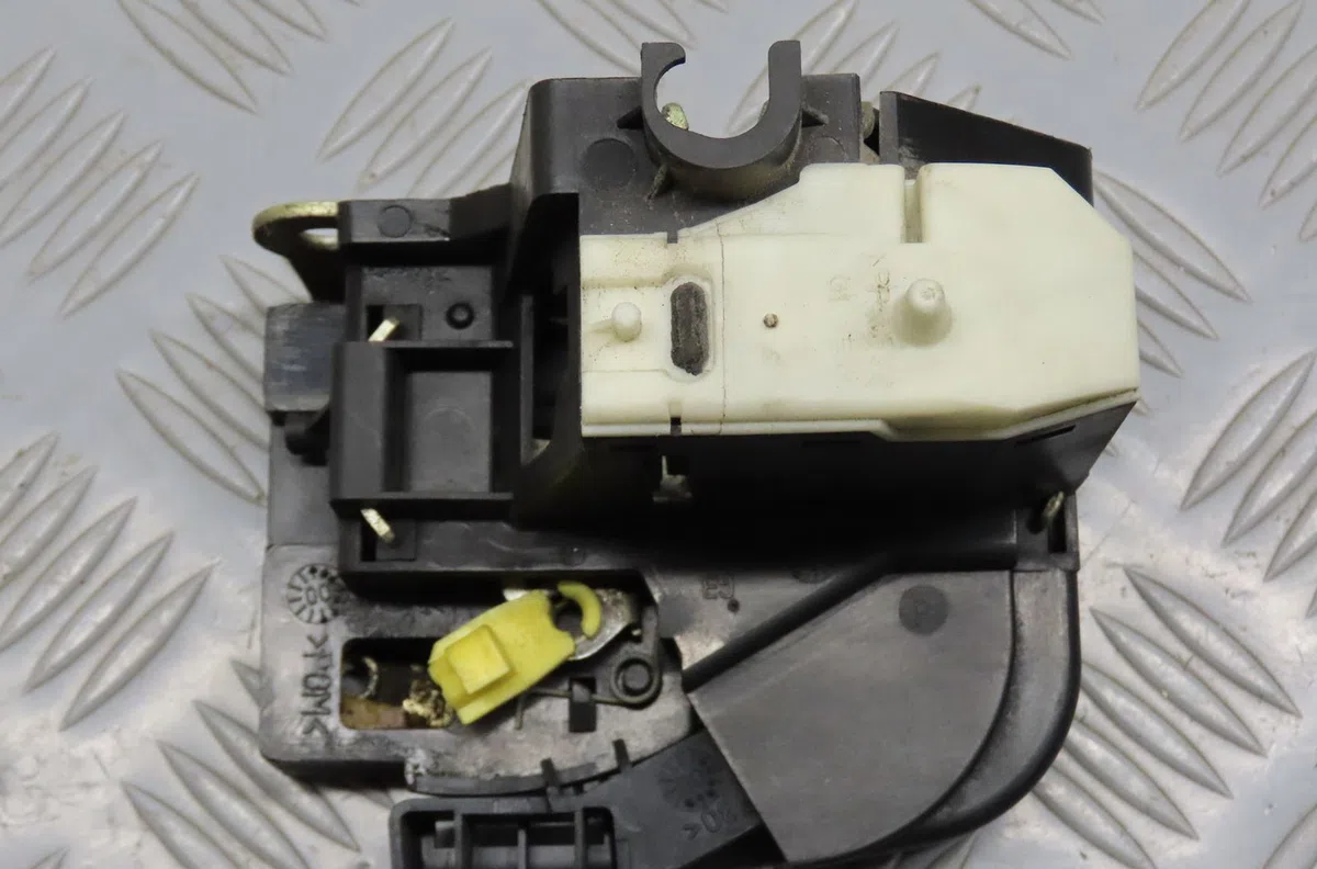 Serrure porte avg Renault CLIO II Camionnette - 3-5 portes (SB0-1-2_) 1.9 d (sb0r) (1999-2000) occasion