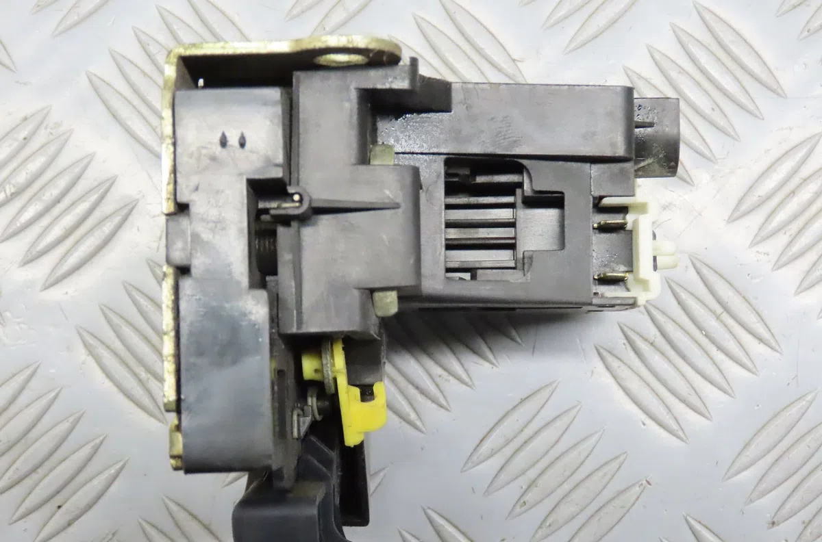 Serrure porte avg Renault CLIO II Camionnette - 3-5 portes (SB0-1-2_) 1.9 d (sb0r) (1999-2000) occasion