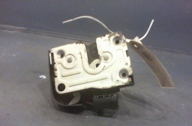 Serrure porte avg RENAULT CLIO II Phase 1 03-1998--06-2001 occasion