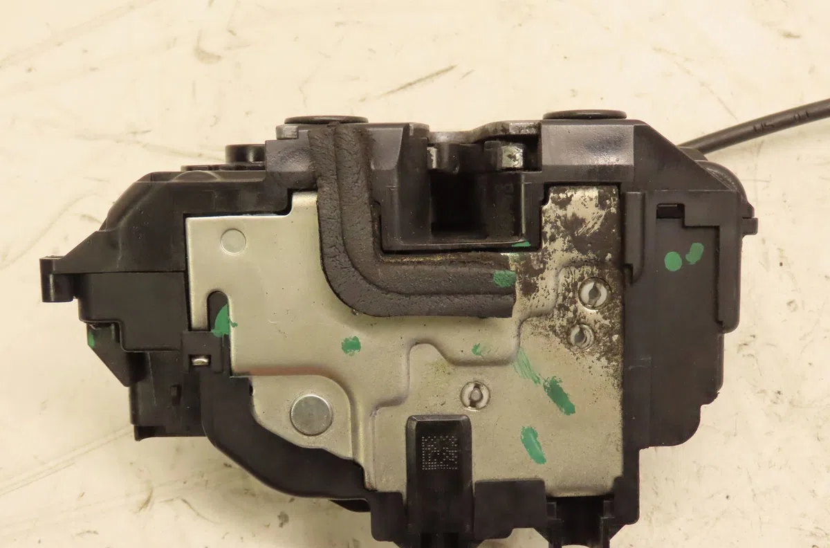 Serrure porte avg Renault CLIO III (BR0-1, CR0-1) 1.2 16v (br0p, cr0p) (2007-2014) occasion