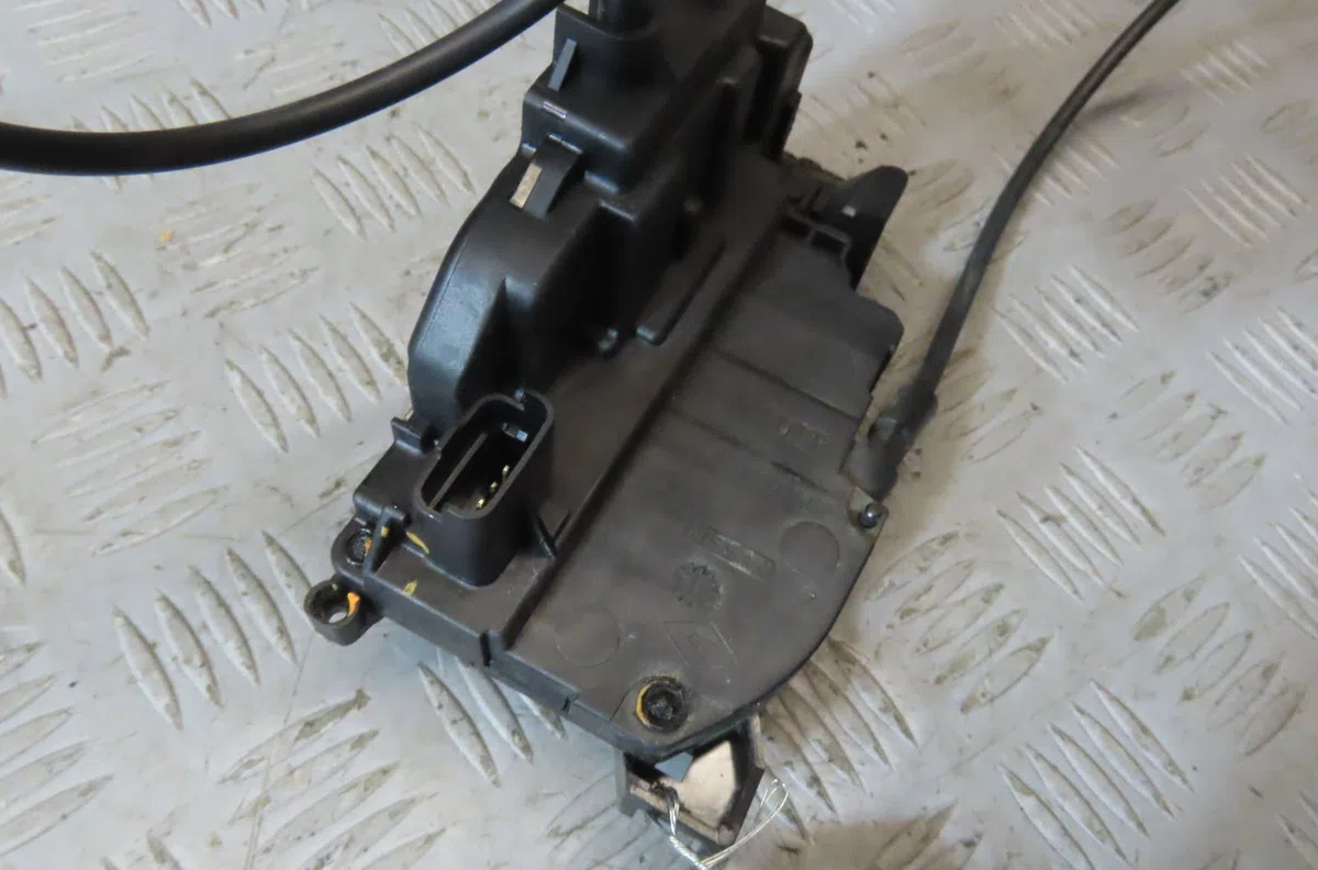 Serrure porte avg Renault CLIO III (BR0-1, CR0-1) 1.5 dci (2010-2014) 5 portes occasion