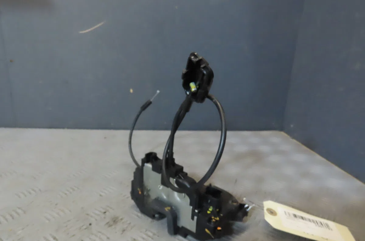 Serrure porte avg Renault CLIO III (BR0-1, CR0-1) 1.5 dci (2010-2014) 5 portes occasion